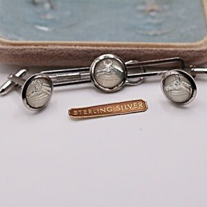 HORSE STERLING SILVER ESSEX GLASS CUFF LINKS AND TIE BAR